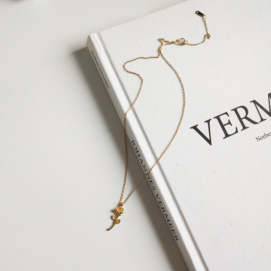 Elegant Rose Gold Necklace