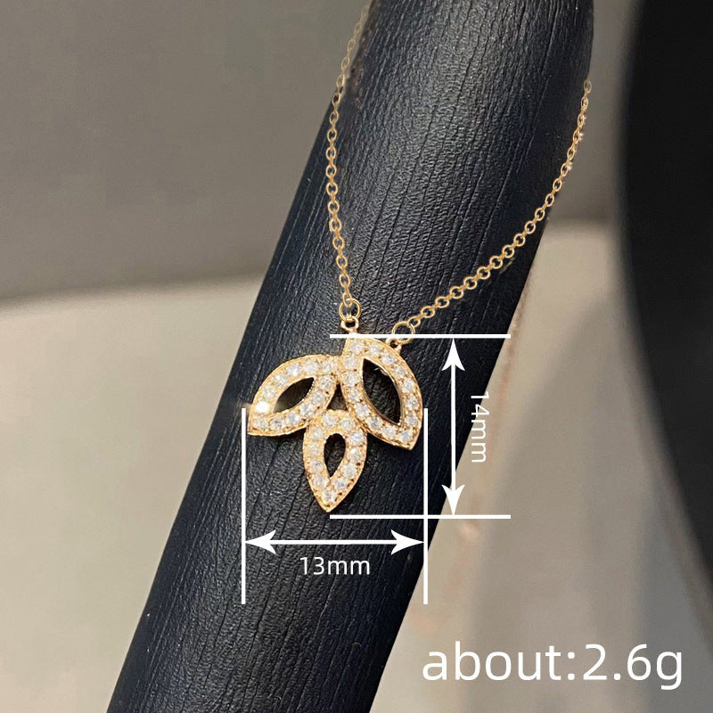 Women’s Metal Hollow Leaf Horse Eye Necklace