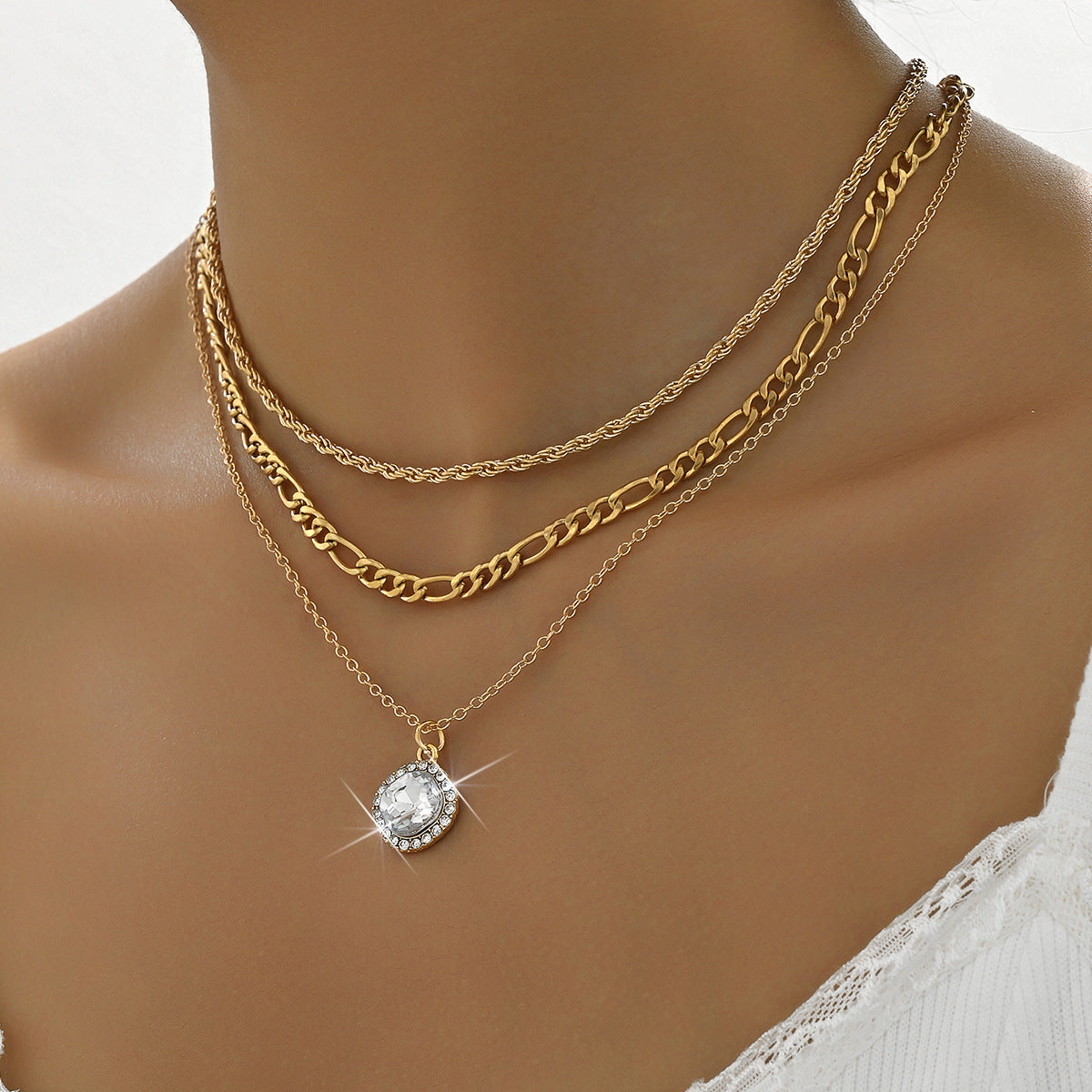 Multi-Layer Pendant Necklace for Women – Boho Hemp Flower Chain